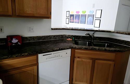 Runaway Beach Club Condo near Disney - Foto 13