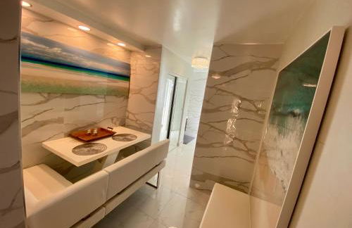 Luxurious remodeled direct Waterfront apartment with Miami skyline view- Free parking- 5min drive to Miami Beach - Foto 26