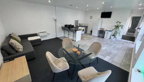 Spacious private cinema guest house - Foto 4