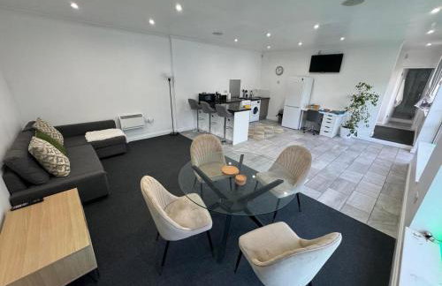 Spacious private cinema guest house - Foto 4