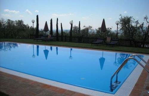 Casale rinnovato immerso nella campagna con splendida piscina privata - Foto 48