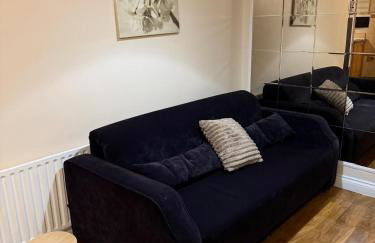 Cozy Two Bedroom in Welling - Photo 1