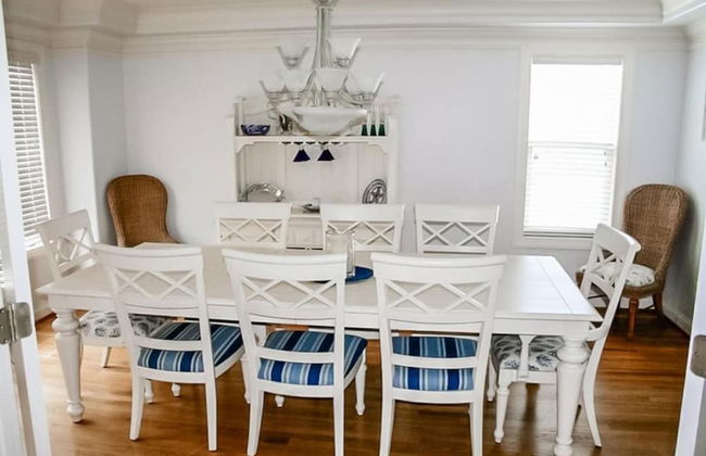 Coastal Escape w Pool Pool Table Walk to Beach - Foto 39