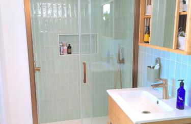 Sea View Villa with Huge Garden & Table Tennis - Foto 35