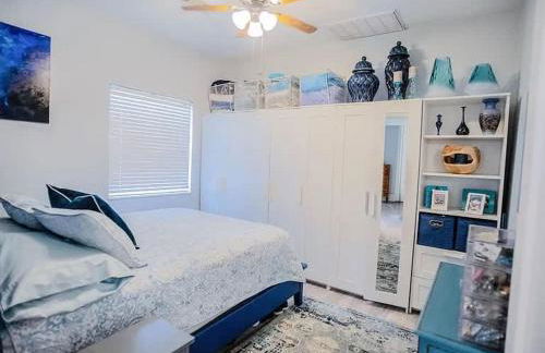 Soothing Blues in Peaceful 2BR 1BA Cottage - Foto 12