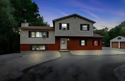 Peaceful Pocono Home with Hot Tub, gym, & office - Foto 41