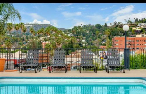 Chic Hollywood Retreat 2Bed Rooftop Pool with Iconic Views - Foto 9