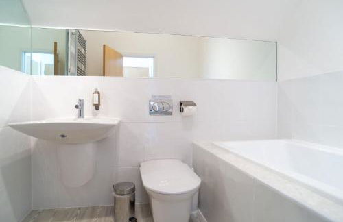 Trewhiddle Retreat V7 by Together Travel - Luxury 3-Bedroom Villa - Foto 25