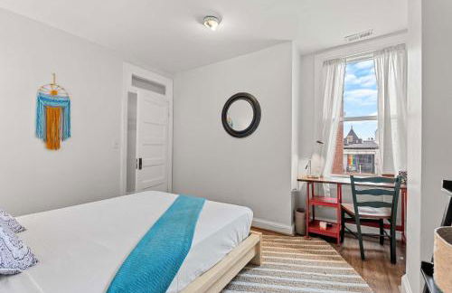 Sojourn Classic DC Rowhouse with Parking - Foto 27