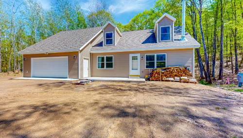 Backwoods Getaway - Photo 1