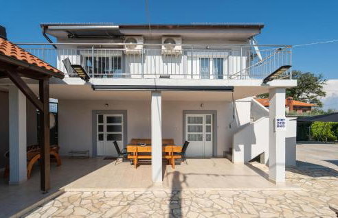 Four-Bedroom Holiday Home In Islam Latinski - Photo 14