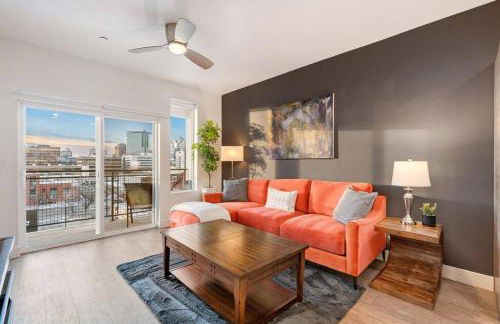 Lux Apt -PoolHotTubGymPrkg-View! - Foto 1