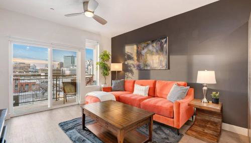 Lux Apt -PoolHotTubGymPrkg-View! - Foto 1