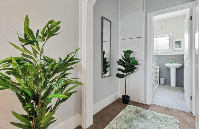 Hove Actually House - 4 Bedrooms - Garden - Photo 13