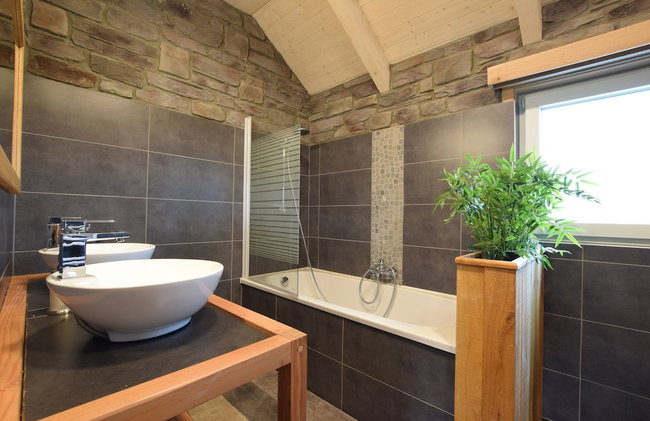 Grandeur Villa with Sauna & Hot Tub in Durbuy - Photo 40