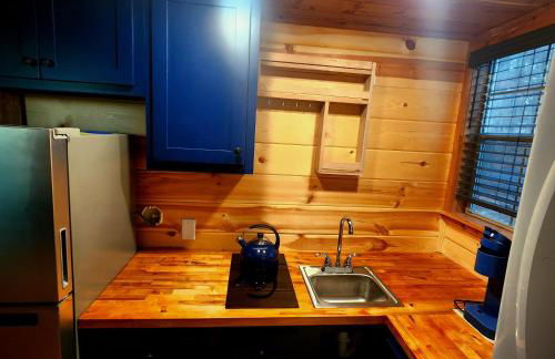 The Windstorm Cabin - Pet-friendly & a 2-person Jacuzzi hot tub! - Foto 20