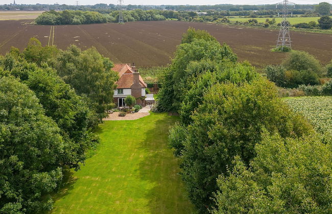 Tranquil Luxe in Country Cottage - Photo 5