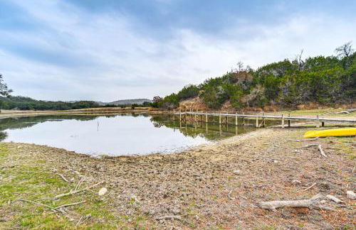 Group Getaway! Hill Country Basecamp with Trails - Foto 24