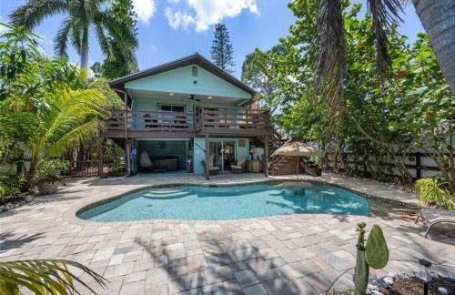 Gulf Access Waterfront Oasis with Heated Pool! Near Beach & Mercato! - Foto 11