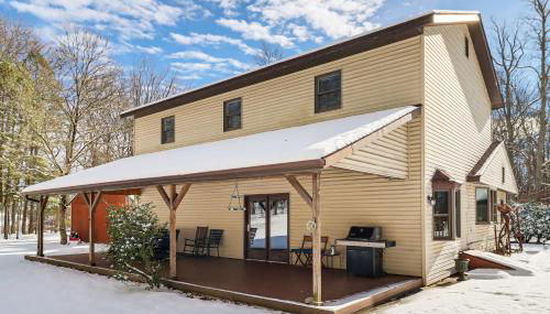 4 Mi to Camelback! Group-Friendly Poconos Cabin - Foto 5