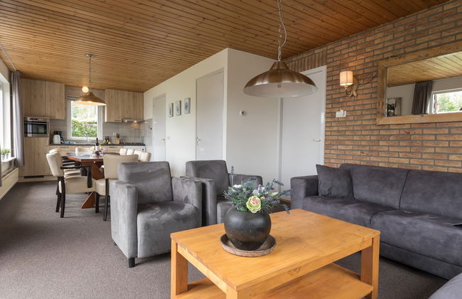 Rustic-chic Villa With Thatched Roof - Photo 8