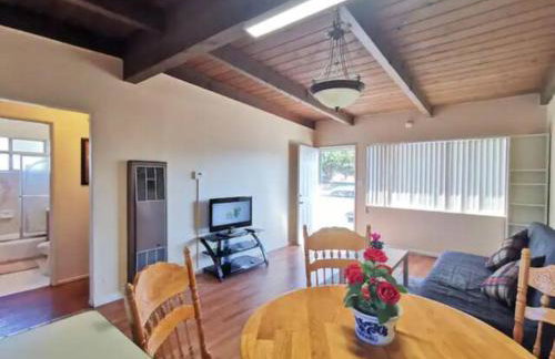 New 2BR Home w Parking Laundry in 580-80 - Foto 8