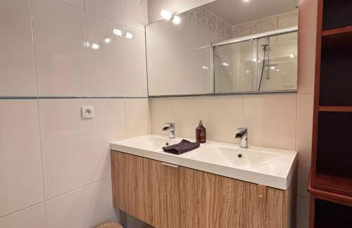 Les Douves Duplex 5 personnes lumineux avec jardin et terrasse aménagée , vue sur château à 5mn de la mer, proche Omaha Beach et Bayeux - Foto 23