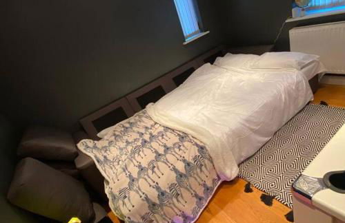 Luxury 4-5 Bed Home with Games Room and Balcony - Foto 24