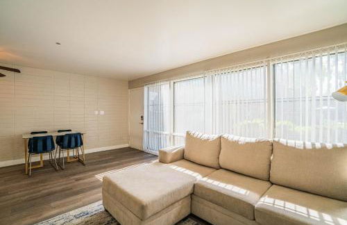 Spacious 2 Bedroom, 2 Bath, Pool, Free Parking, Gym - Foto 53