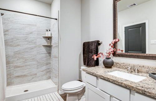 Montgomery Home with Pond Access, Fire Pit and More! - Foto 13