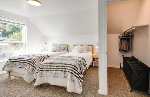 1 Mi to Dtwn Coos Bay Sleek Apt with Deck and Views! - Foto 19