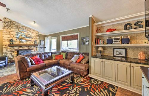 Holiday Island Home: Hot Tub & Wood Stove! - Foto 4