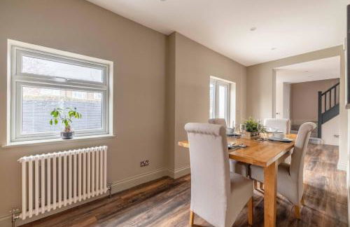 FAMILY FRIENDLY ESCAPE IN ETON, COUNTRYSIDE VIEWS with Hot Tub - By Tempstay - Foto 32