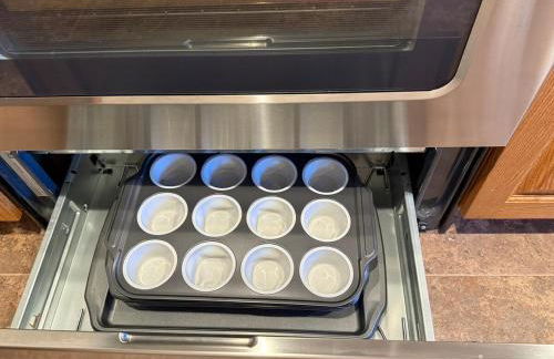 Pet Friendly Fully Furnished 1-Bedroom Oasis - Foto 20