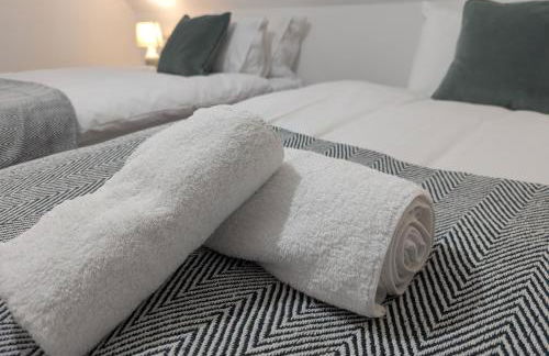 Large 4 Bed Hse, Sleeps 7, 3 BTH, Drive PRKG-4 Cars, M4-A329, Shinfield Studios, 10mins, Reading, Ascot & Legoland 20mins, Film Crew, Contractor & Family Friendly - Foto 15