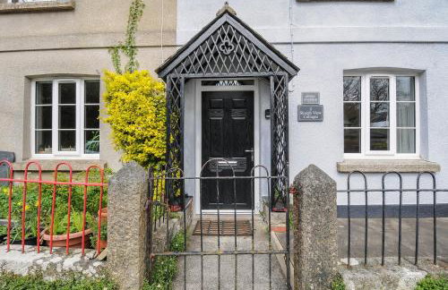 Hobbs Cottage - Photo 2