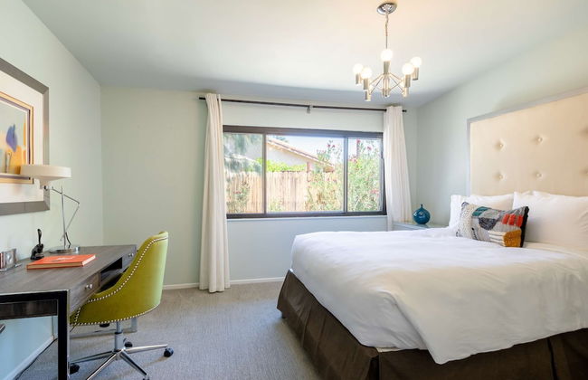 Lux Desert Retreat 4BR Pool Spa Stunning Views - Photo 26