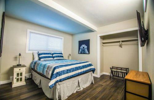 Cozy 3B with Yard 2 min to Downtown - Photo 12