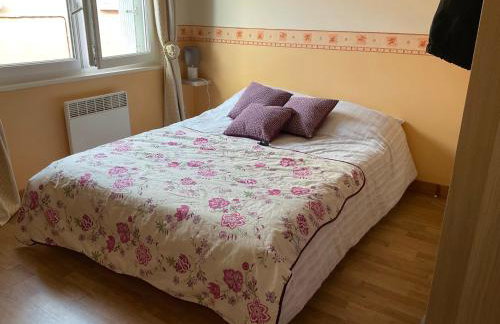 Grand T2 Côte de granit rose plages et commerces à proximité - Foto 7