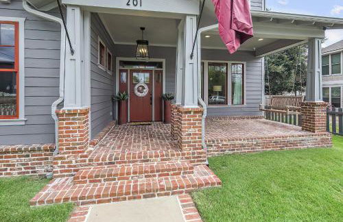 Luxury 5 BR 4 Bath, Hot Tub, Outdoor Kitchen, Across Street from Kyle Field! - Foto 43