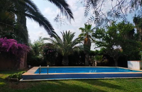 Precioso chalet próximo a Sevilla con jardín y piscina privada 8 personas Wifi gratis 2 salones 4 dormitorios 2 baños - Foto 23