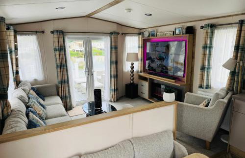 Exquisite Lake lodge in Hoburne Holiday Resort - Valentino Rose Lodge - Foto 2