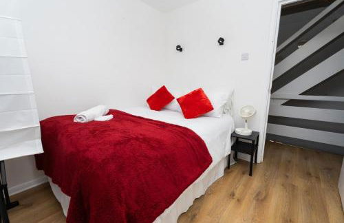 Homely Hornchurch - 5 Bed House - Foto 11