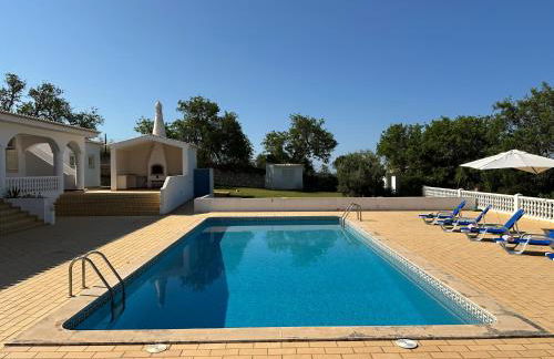 BnB Homes Luxurious Villa Stardust with Swimming pool & BBQ for Family Fun - Foto 32