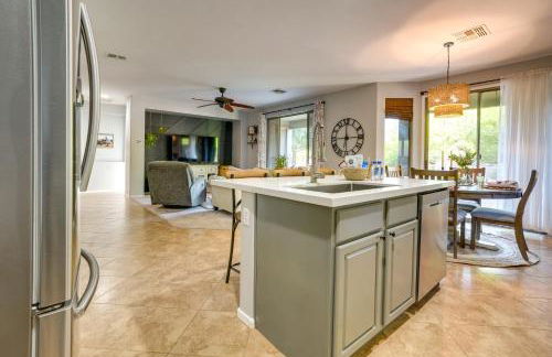 4 Mi to Surprise Stadium! Sunny V Home with Patio - Foto 11