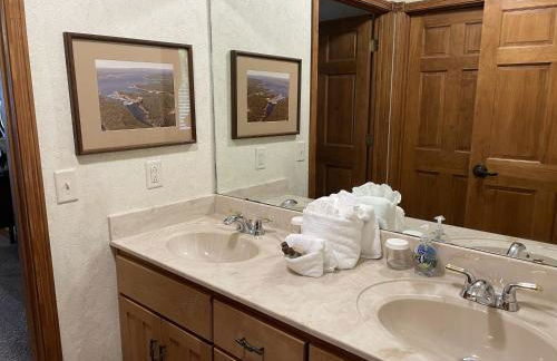 C17, Three bedroom, three bath log-sided, luxury Harbor North cottage with hot tub cottage - Foto 16