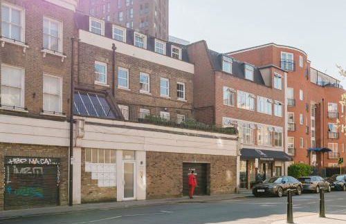 LUXURY Victorian Flat 2 bed 2 bath Flat Sleeps 4 to 7 - Photo 14