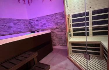 Suite 110 Jacuzzi et Sauna privatisé avec suite - Foto 9