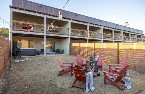 Fireside Haven - Hot Tub & Downtown Walkable - Foto 26