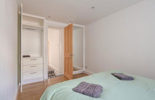 Spacious 3 Bedroom Home with PS5 and Pool Table Near O2 Arena Canary Wharf and Elizabeth Line to Central London - Foto 26
